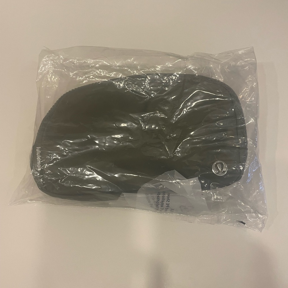 Lululemon everywhere belt bag
